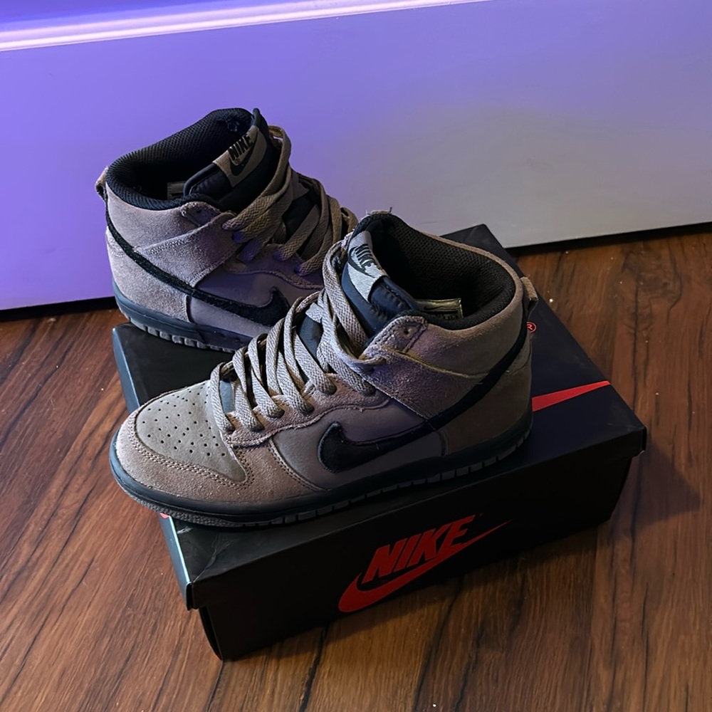 Nike Dunk High “Dark Mushroom”